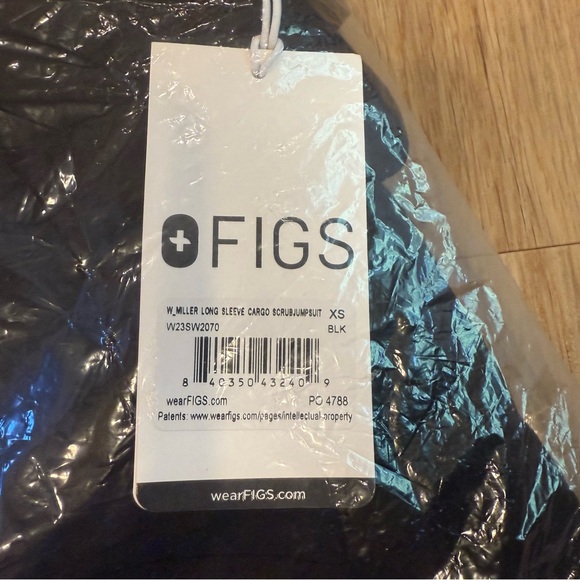 Figs Miller Long-sleeve Cargo Jumpsuit - Picture 2 of 4